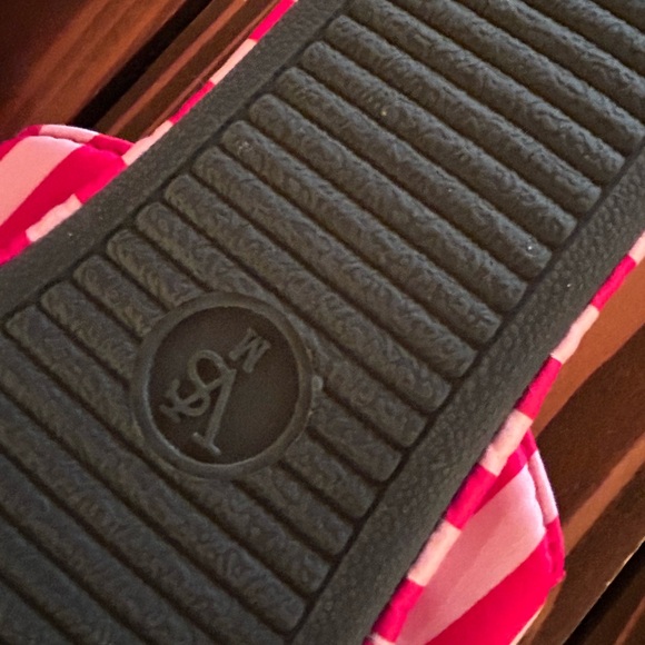 NWOT Victoria’s Secret Striped Slippers. Size Medium. Never worn. - Picture 5 of 6